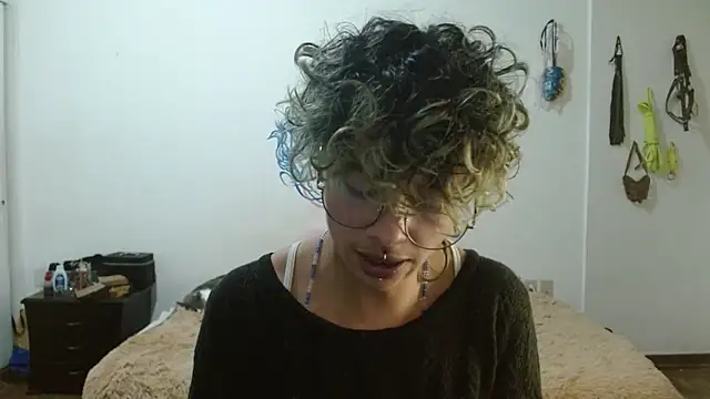 Snapshot of fenixmfx19 chatting on 02.28.25 fenixmfx19 online show from 02.28.25