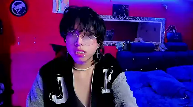 Snapshot of AnggelONfiree chatting on 12.31.24 AnggelONfiree online show from 12.31.24