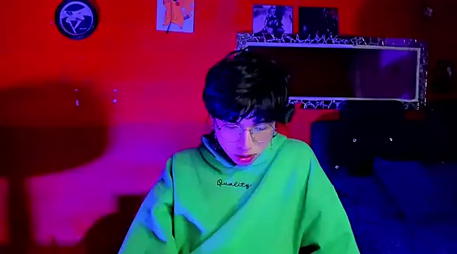 Snapshot of AnggelONfiree chatting on 02.14.25 AnggelONfiree online show from 02.14.25