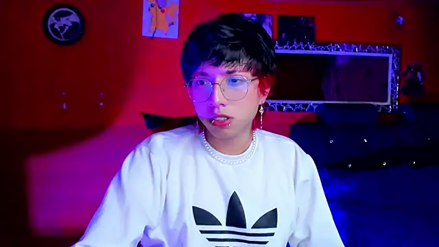 Snapshot of AnggelONfiree chatting on 02.16.25 AnggelONfiree online show from 02.16.25