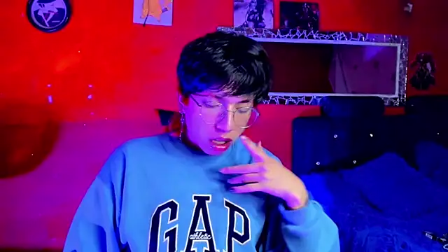 Snapshot of AnggelONfiree chatting on 02.18.25 AnggelONfiree online show from 02.18.25