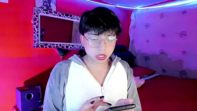 Snapshot of AnggelONfiree chatting on 09.30.25 AnggelONfiree online show from 09.30.25