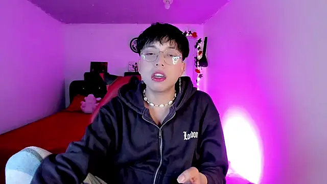 Snapshot of AnggelONfiree chatting on 10.30.25 AnggelONfiree online show from 10.30.25