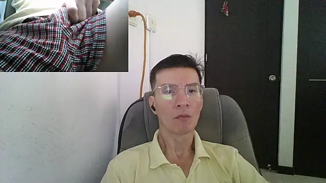 Snapshot of fieryloves chatting on 12.19.24 fieryloves online show from 12.19.24