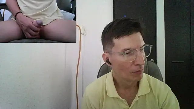 Snapshot of fieryloves chatting on 12.19.24 fieryloves online show from 12.19.24