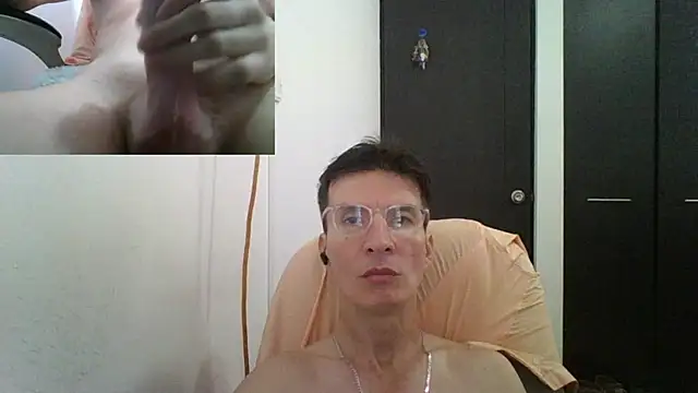 Snapshot of fieryloves chatting on 12.28.24 fieryloves online show from 12.28.24