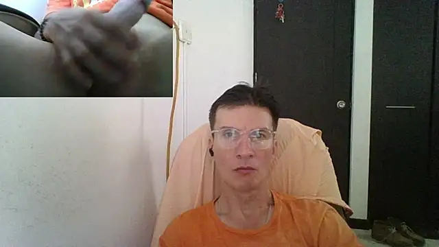 Snapshot of fieryloves chatting on 12.28.24 fieryloves online show from 12.28.24