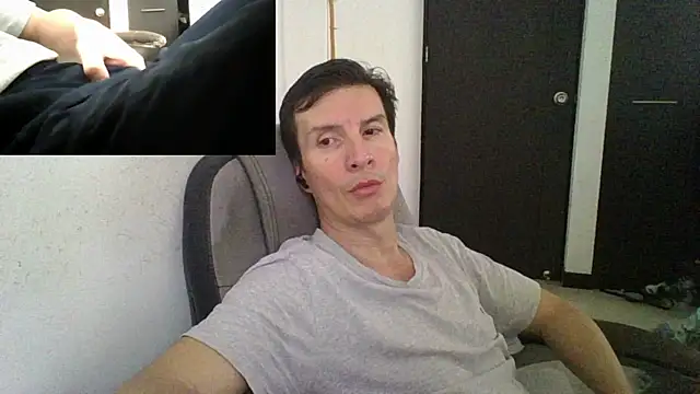 Snapshot of fieryloves chatting on 02.14.25 fieryloves online show from 02.14.25