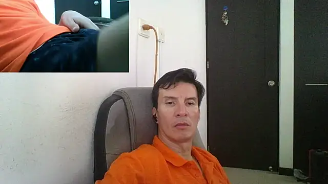 Snapshot of fieryloves chatting on 03.18.25 fieryloves online show from 03.18.25