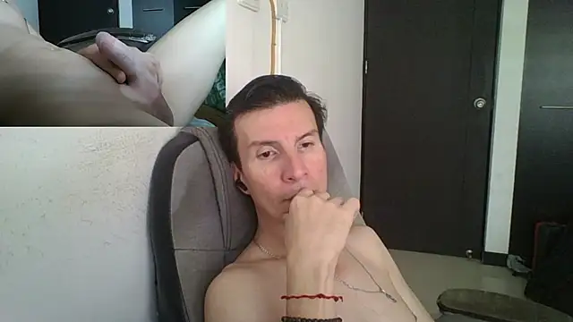 Snapshot of fieryloves chatting on 03.20.25 fieryloves online show from 03.20.25