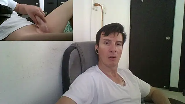 Snapshot of fieryloves chatting on 03.22.25 fieryloves online show from 03.22.25