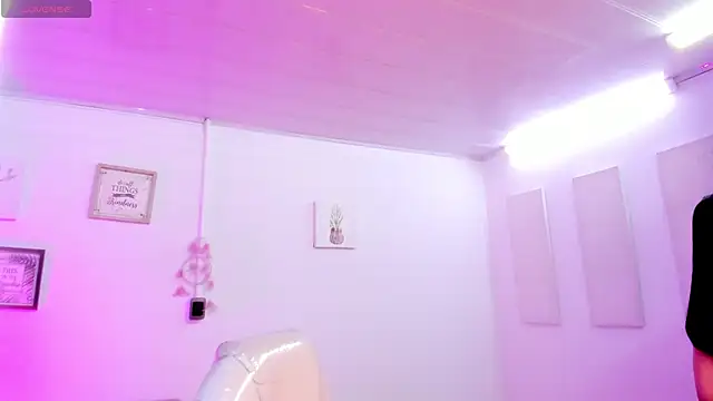 Snapshot of Alexx_Scoot chatting on 01.08.25 Alexx Scoot online show from 01.08.25