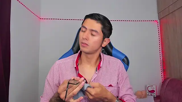 Snapshot of Ethan_Sai___ chatting on 12.04.24 Ethan Sai online show from 12.04.24