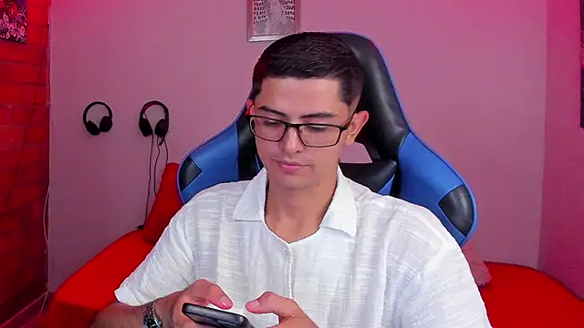 Snapshot of Ethan_Sai___ chatting on 10.15.25 Ethan Sai online show from 10.15.25