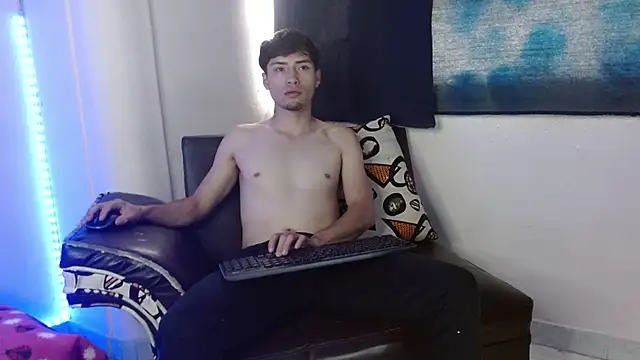 Snapshot of nolanjay_ chatting on 01.08.25 nolanjay online show from 01.08.25