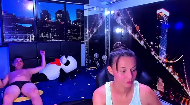 Snapshot of ValentinaAndTerry chatting on 01.12.25 ValentinaAndTerry online show from 01.12.25