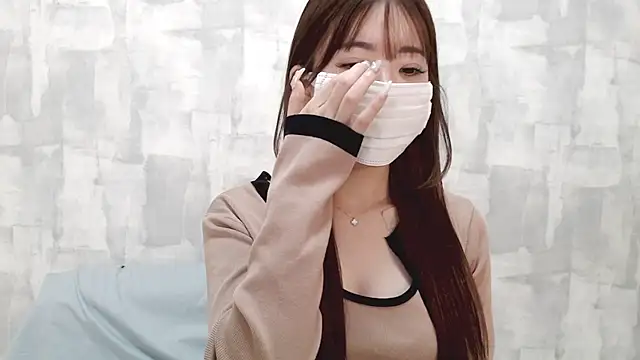 Snapshot of LOVE_MOMO_LOVE chatting on 10.17.25 LOVE MOMO LOVE online show from 10.17.25