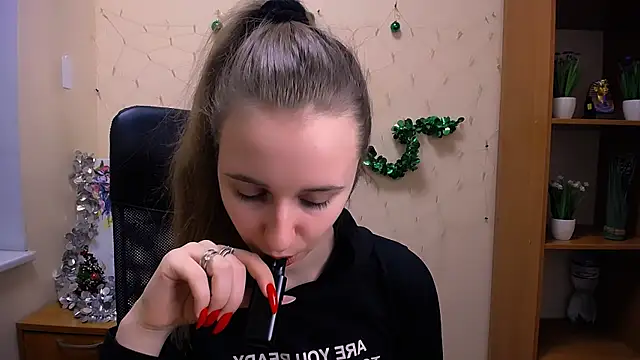 Snapshot of _Nicole_new chatting on 12.17.24  Nicole new online show from 12.17.24