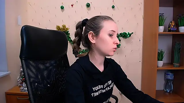 Snapshot of _Nicole_new chatting on 12.18.24  Nicole new online show from 12.18.24