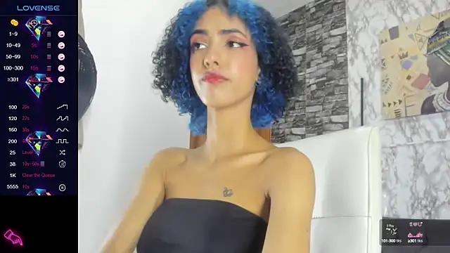 Snapshot of Queen_Cuarxxo chatting on 03.07.25 Queen Cuarxxo online show from 03.07.25