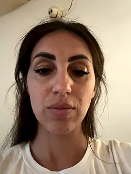 EmaSkyes online show from 09.22.25