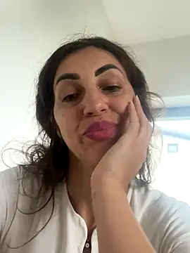 EmaSkyes online show from 10.06.25