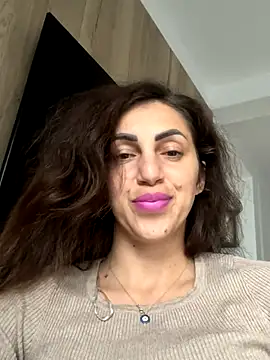 EmaSkyes online show from 10.15.25