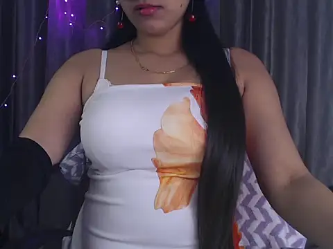 Snapshot of Sexy_Myra18 chatting on 02.06.25 Sexy Myra18 online show from 02.06.25