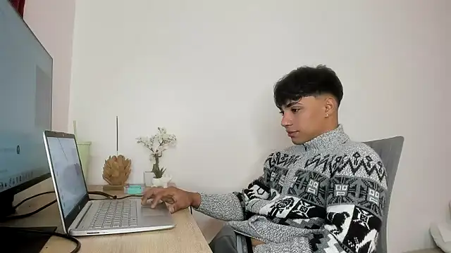 Snapshot of jonmaykolrose chatting on 10.21.25 jonmaykolrose online show from 10.21.25