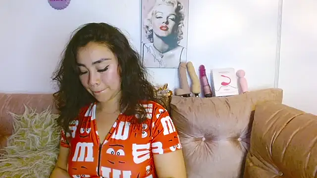 Snapshot of hinataleecs chatting on 01.05.25 hinataleecs online show from 01.05.25