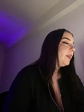 Snapshot of EmaSky chatting on 11.02.25 EmaSky online show from 11.02.25