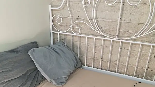 Snapshot of GiselleParton chatting on 12.28.24 GiselleParton online show from 12.28.24