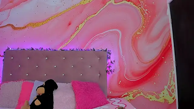 Snapshot of Daisy__rose chatting on 02.14.25 Daisy rose online show from 02.14.25