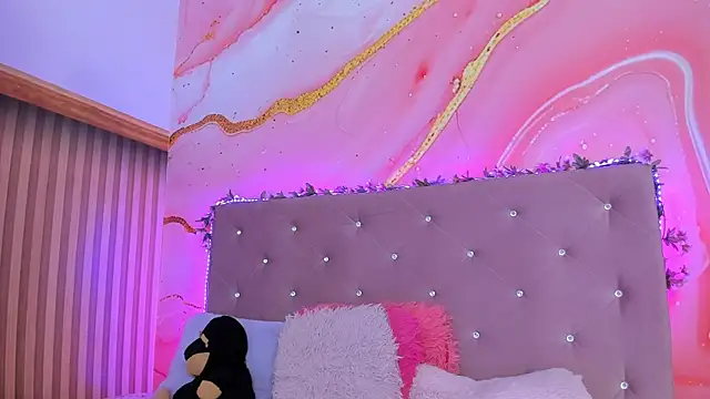 Snapshot of Daisy__rose chatting on 02.19.25 Daisy rose online show from 02.19.25