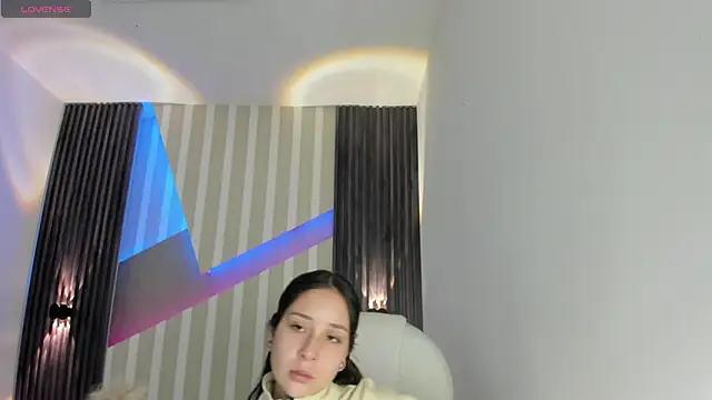 Snapshot of emily_layton chatting on 01.25.25 emily layton online show from 01.25.25