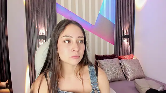Snapshot of emily_layton chatting on 09.16.25 emily layton online show from 09.16.25