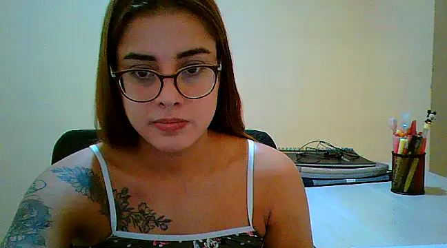 Snapshot of maliamiller chatting on 03.16.25 maliamiller online show from 03.16.25