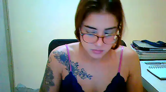 Snapshot of maliamiller chatting on 03.19.25 maliamiller online show from 03.19.25