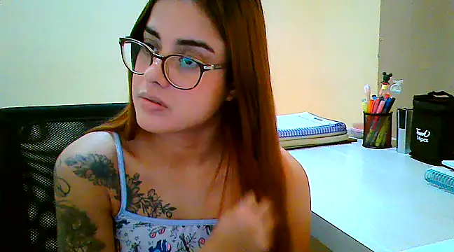 Snapshot of maliamiller chatting on 03.20.25 maliamiller online show from 03.20.25