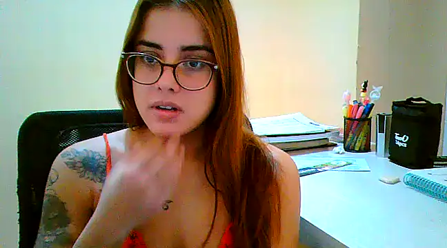 Snapshot of maliamiller chatting on 03.20.25 maliamiller online show from 03.20.25