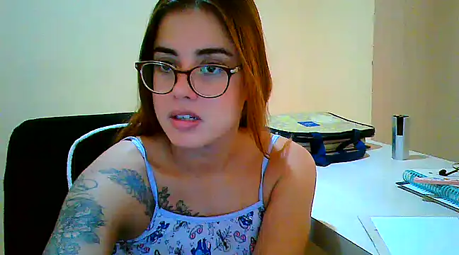 Snapshot of maliamiller chatting on 03.22.25 maliamiller online show from 03.22.25