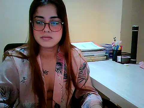 Snapshot of maliamiller chatting on 09.21.25 maliamiller online show from 09.21.25