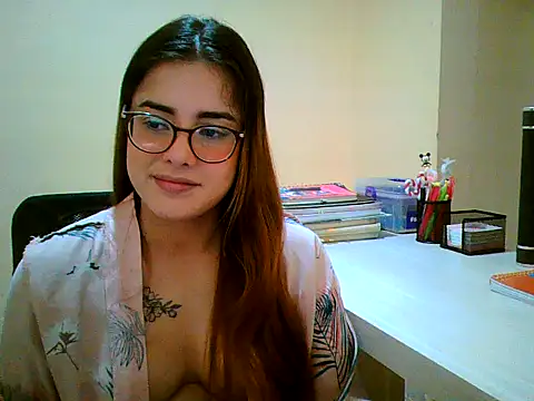 Snapshot of maliamiller chatting on 09.29.25 maliamiller online show from 09.29.25