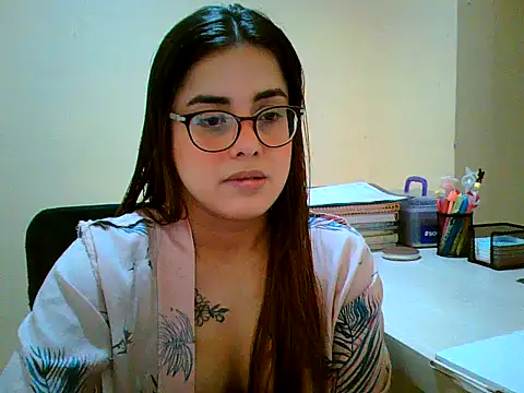 Snapshot of maliamiller chatting on 10.13.25 maliamiller online show from 10.13.25