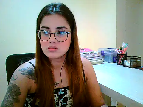 Snapshot of maliamiller chatting on 10.23.25 maliamiller online show from 10.23.25