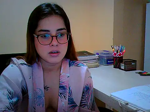 Snapshot of maliamiller chatting on 10.25.25 maliamiller online show from 10.25.25