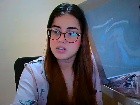 Snapshot of maliamiller chatting on 10.26.25 maliamiller online show from 10.26.25