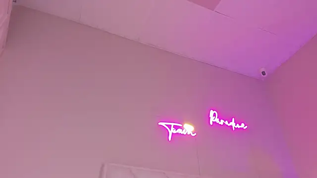 Snapshot of dani_skinny_ chatting on 09.11.25 dani skinny online show from 09.11.25