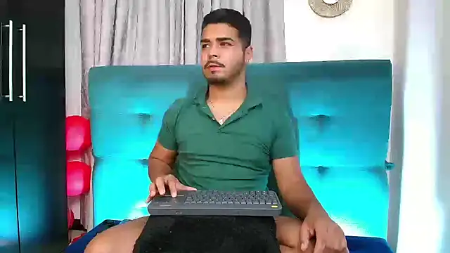 Snapshot of thiagowes chatting on 02.06.25 thiagowes online show from 02.06.25