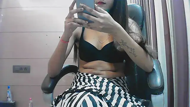 Snapshot of collage_hoty chatting on 10.16.25 collage hoty online show from 10.16.25